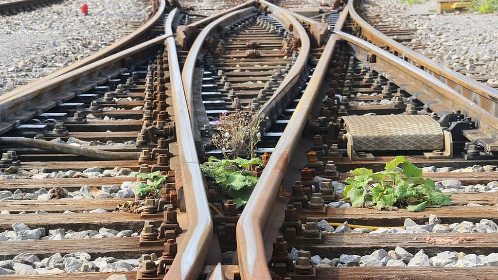 EN 13674-1 Железнодорожные приложения - Железнодорожная линия - Рельсы - Часть 1: Железнодорожные рельсы Vignole плотностью 46 кг / м и выше