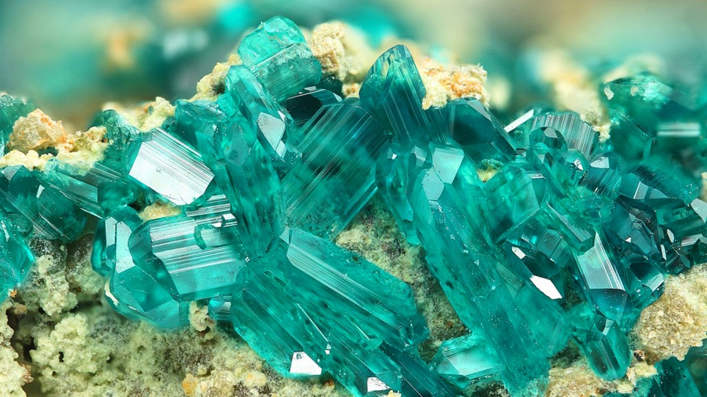 Metali i minerali - analiza dragocjenih minerala